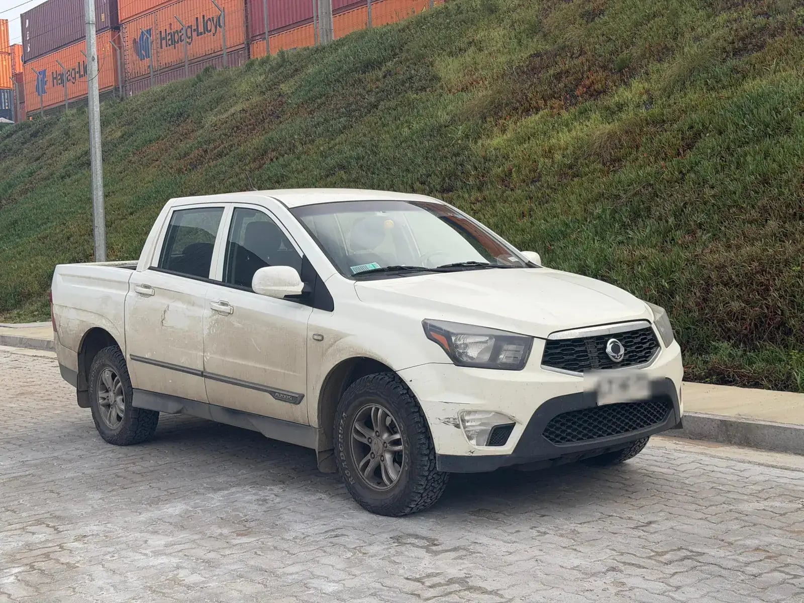 La camioneta completa, de vuelta al blanco — antes